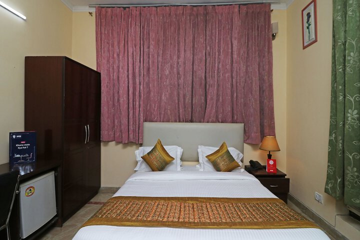 Room 9 of 18