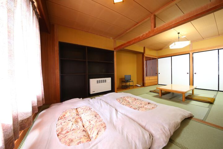 Room 8 of 80