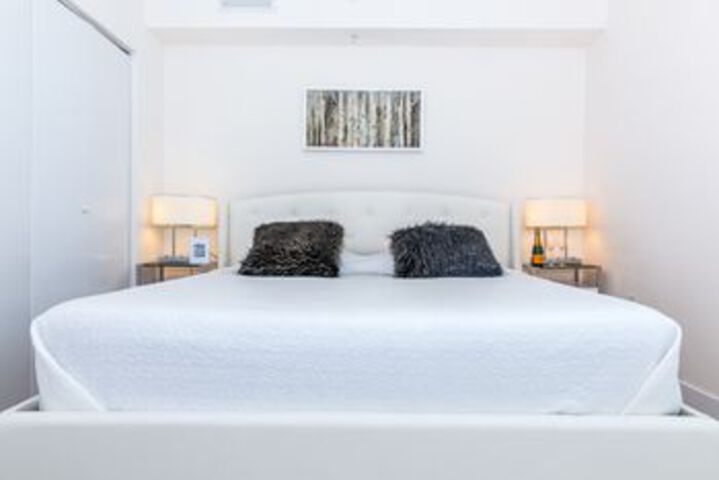 Room 10 of 28