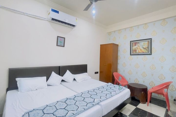 Room 14 of 22