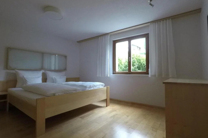 Room 4 of 17