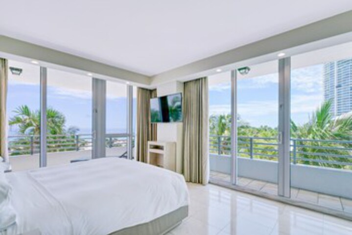 Room 306 of 318