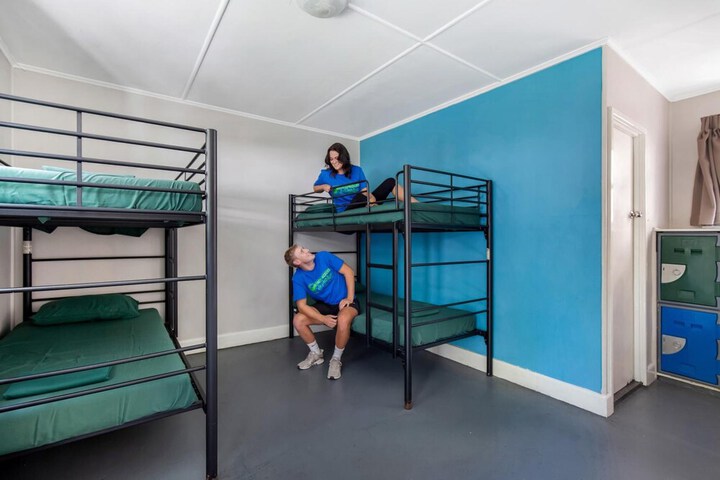 Room 11 of 32