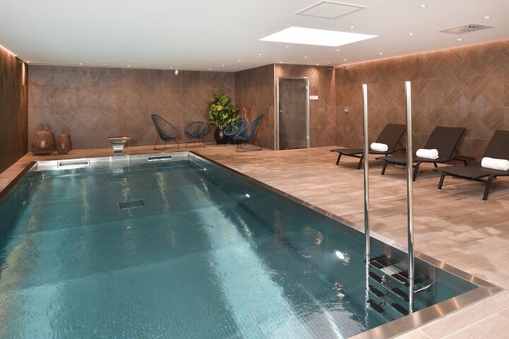 Pool Hotel
