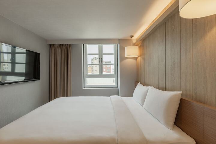 Room 14 of 76