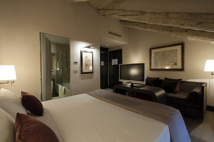 Room 15 of 38