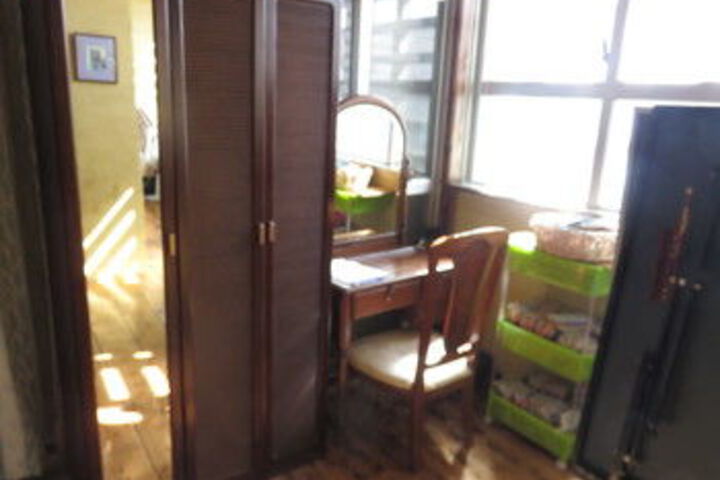 Room 15 of 28