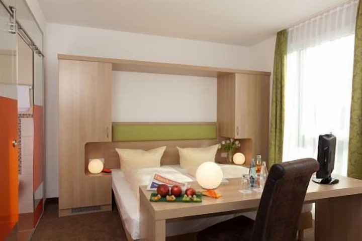 Room 9 of 39