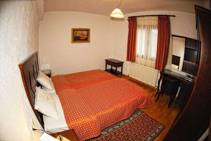 Room 15 of 61