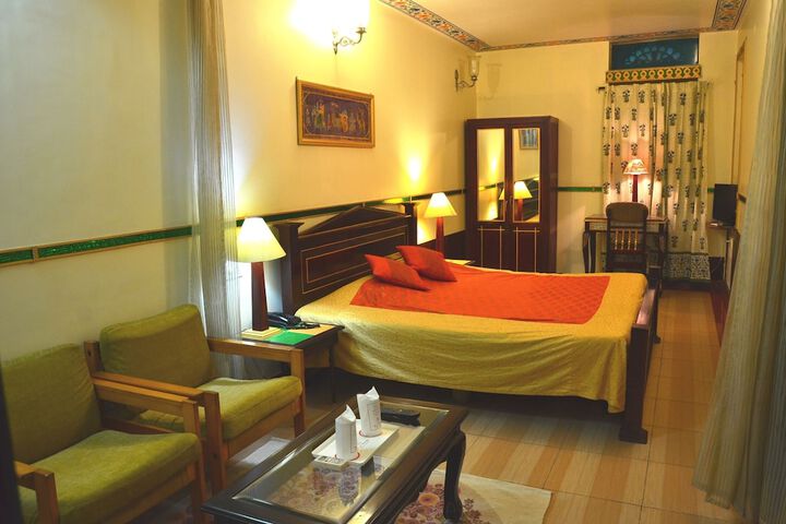 Room 15 of 38