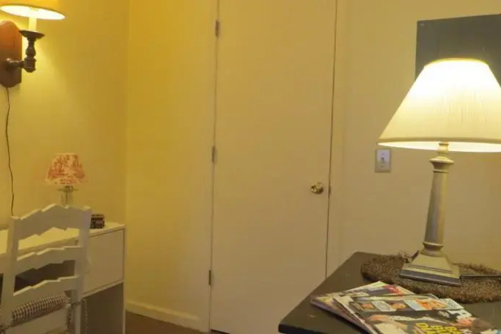 Room 6 of 10