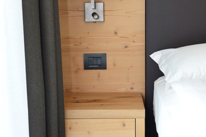 Room 14 of 87