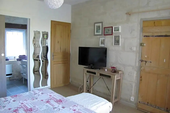Room 4 of 16