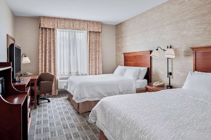 2 Queen Beds (1 of 6)