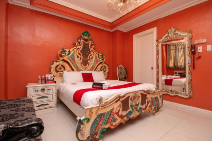 Exterior of RedDoorz at Manila Venetian Hotel