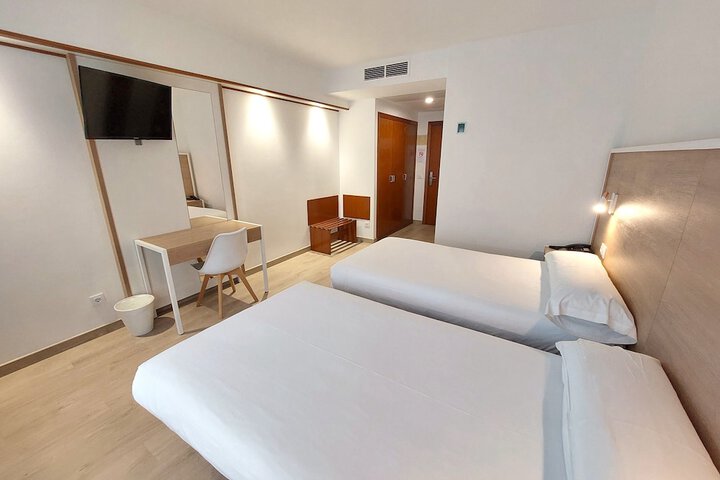 Room 52 of 105