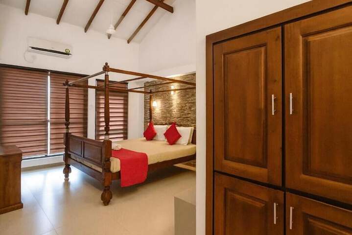Room 5 of 19