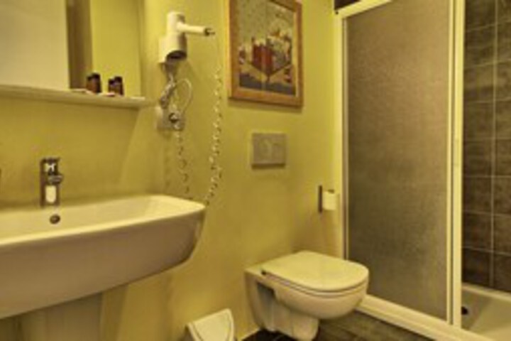 Room 7 of 40