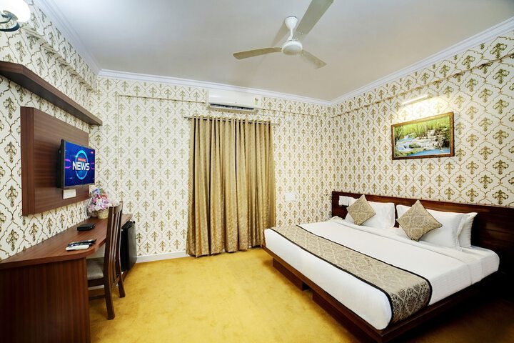 Room 8 of 34