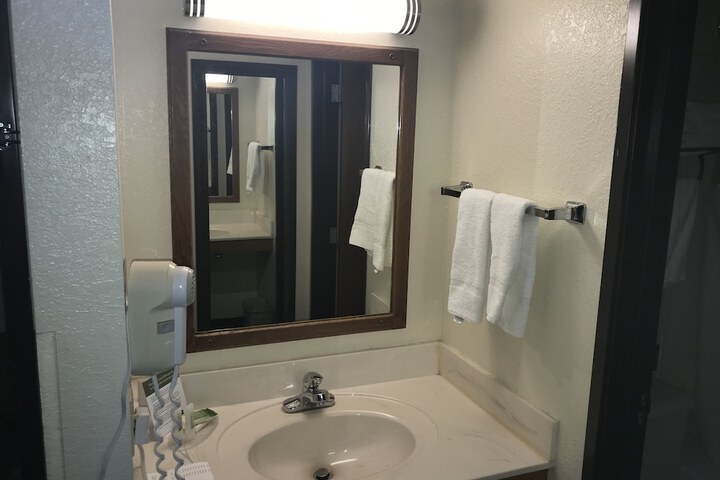 Bathroom sink