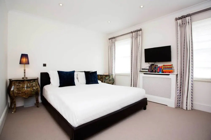 Room 4 of 15