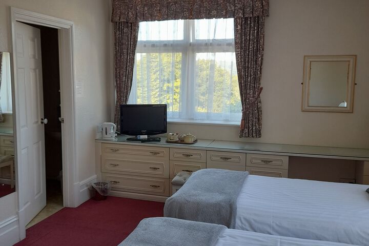 Room 9 of 10
