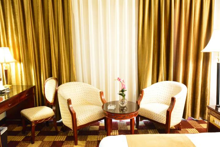 Room 8 of 37