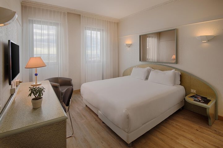 Room 14 of 35