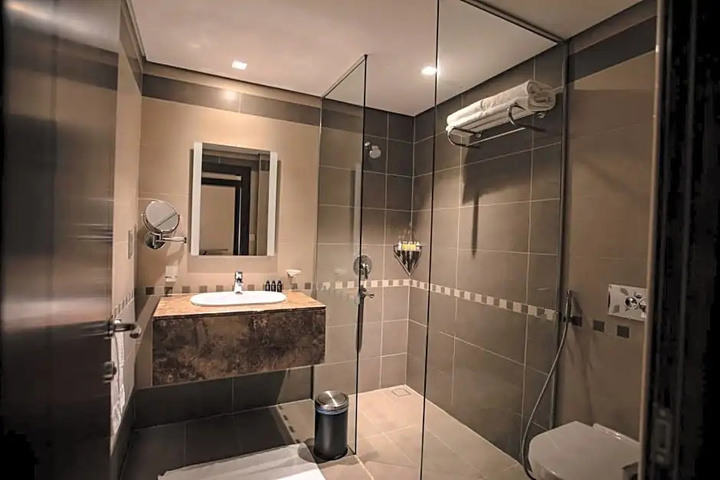 Room 8 of 17