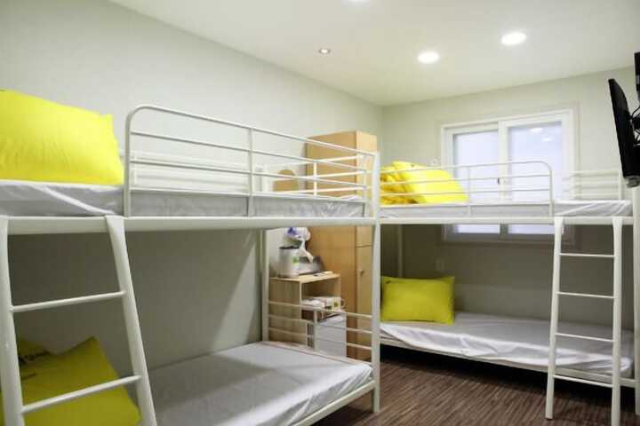 Room 22 of 33