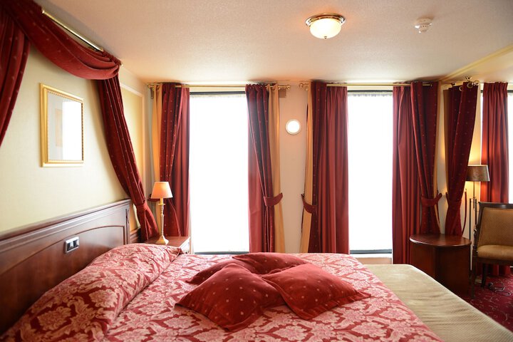 Room 3 of 44