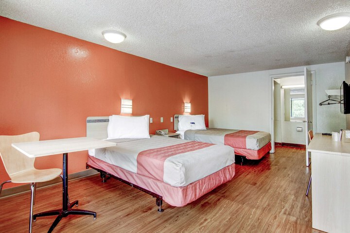2 Double Beds (7 of 12)