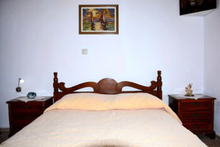 Room 32 of 41
