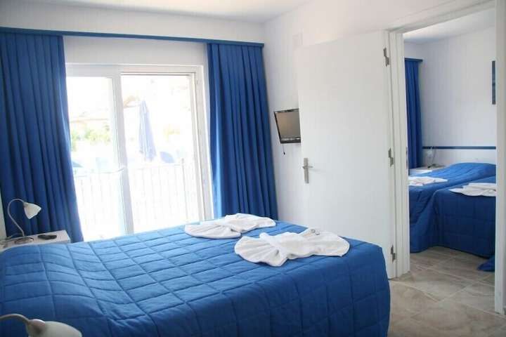 Room 33 of 105