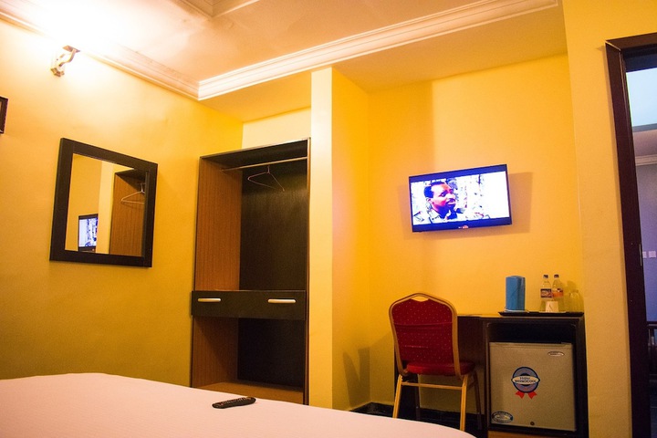 Room 16 of 68