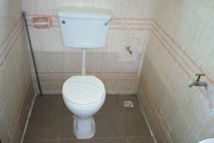 Room 5 of 10