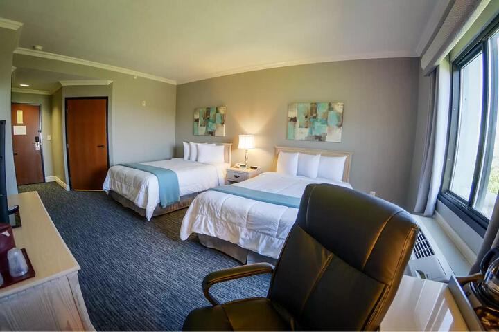 2 Queen Beds (2 of 12)