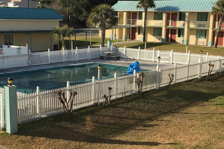 Pool 8 of 20