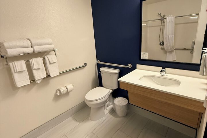 Room 25 of 35