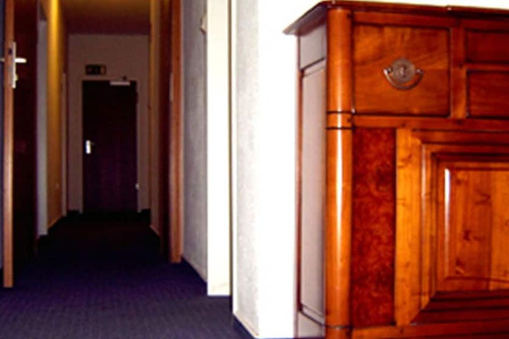 Ballroom/Hall 24 of 26