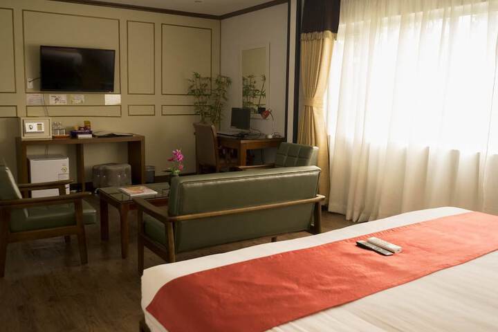 Room 37 of 98