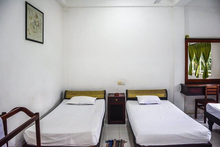 Room 4 of 20