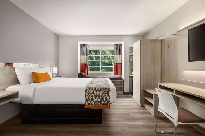 1 Queen Bed Mobility Accessible (6 of 31)
