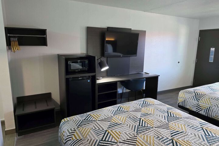 Room 4 of 28