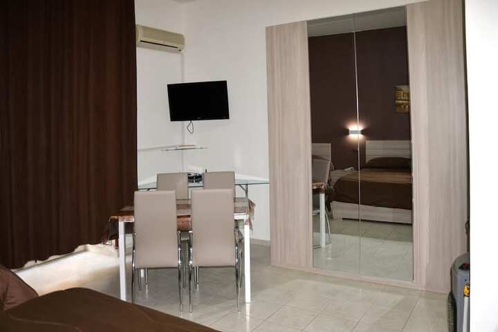 Room 9 of 13