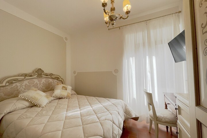 Room 25 of 47