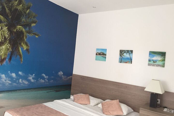 Room 27 of 60