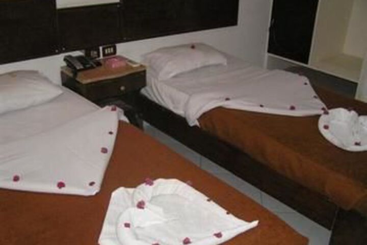 Room 7 of 8