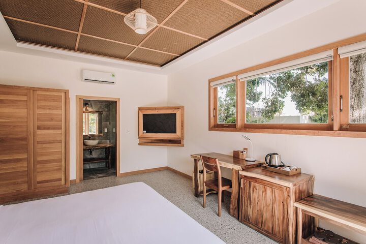 Room 3 of 77