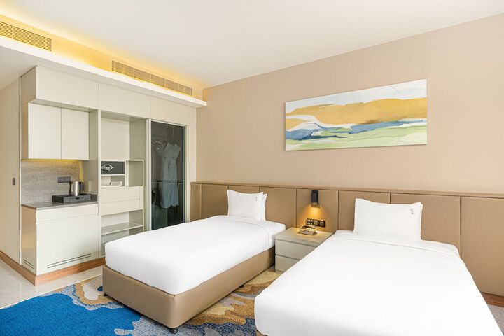 Room 3 of 80